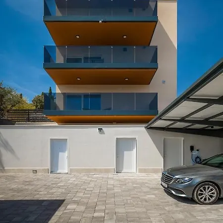 Exclusive Ellen & Micol-with 3 Free Mountain Bikes Apartment *