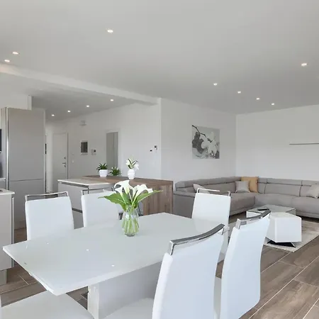 Apartment Exclusive Ellen & Micol-with 3 Free Mountain Bikes Pjescana Uvala