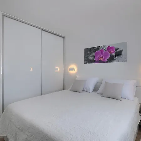 Apartment Exclusive Ellen & Micol-with 3 Free Mountain Bikes